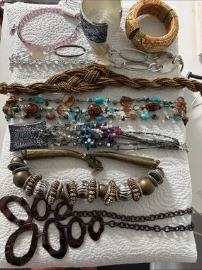 Mixed jewelry 6 necklaces 2 bracelets and 1 anklet